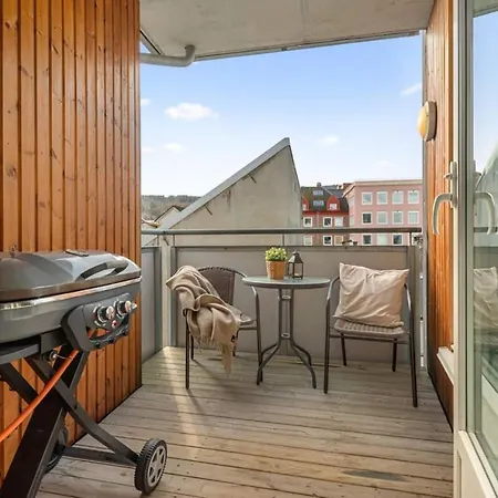 Modern & Cozy W/free Parking In Ila Apartman *