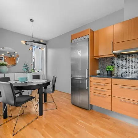 Modern & Cozy W/free Parking In Ila *