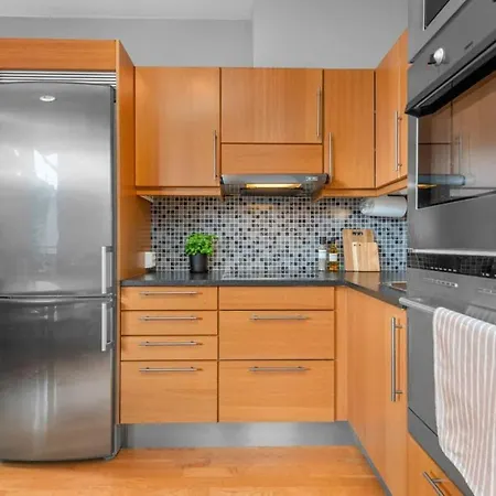 Modern & Cozy W/free Parking In Ila *
